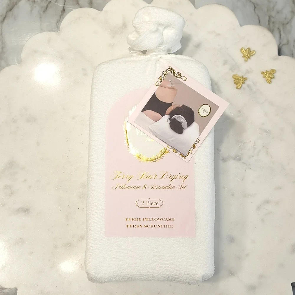 Maison Des Fleurs‎ Terry Hair Drying 2 Piece Pillowcase/Scrunchie NWT 20 X 30 in